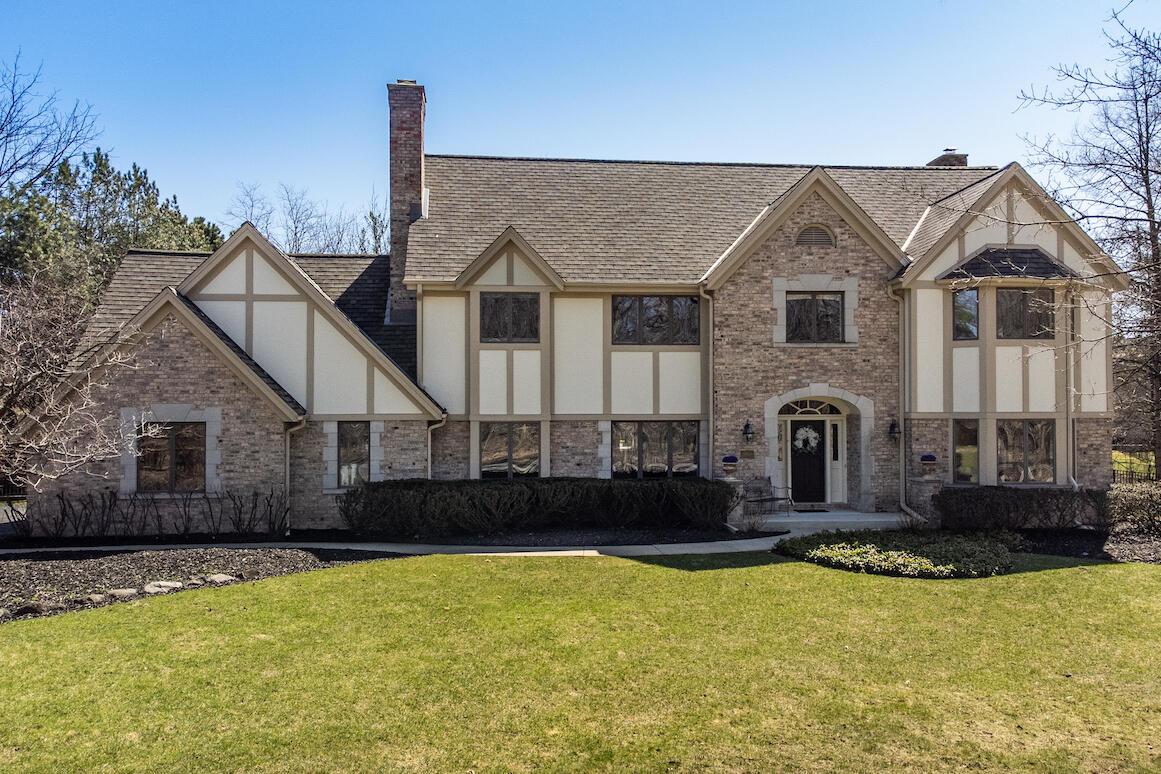 34630 Springbank Rd, Oconomowoc Lake, WI 53066