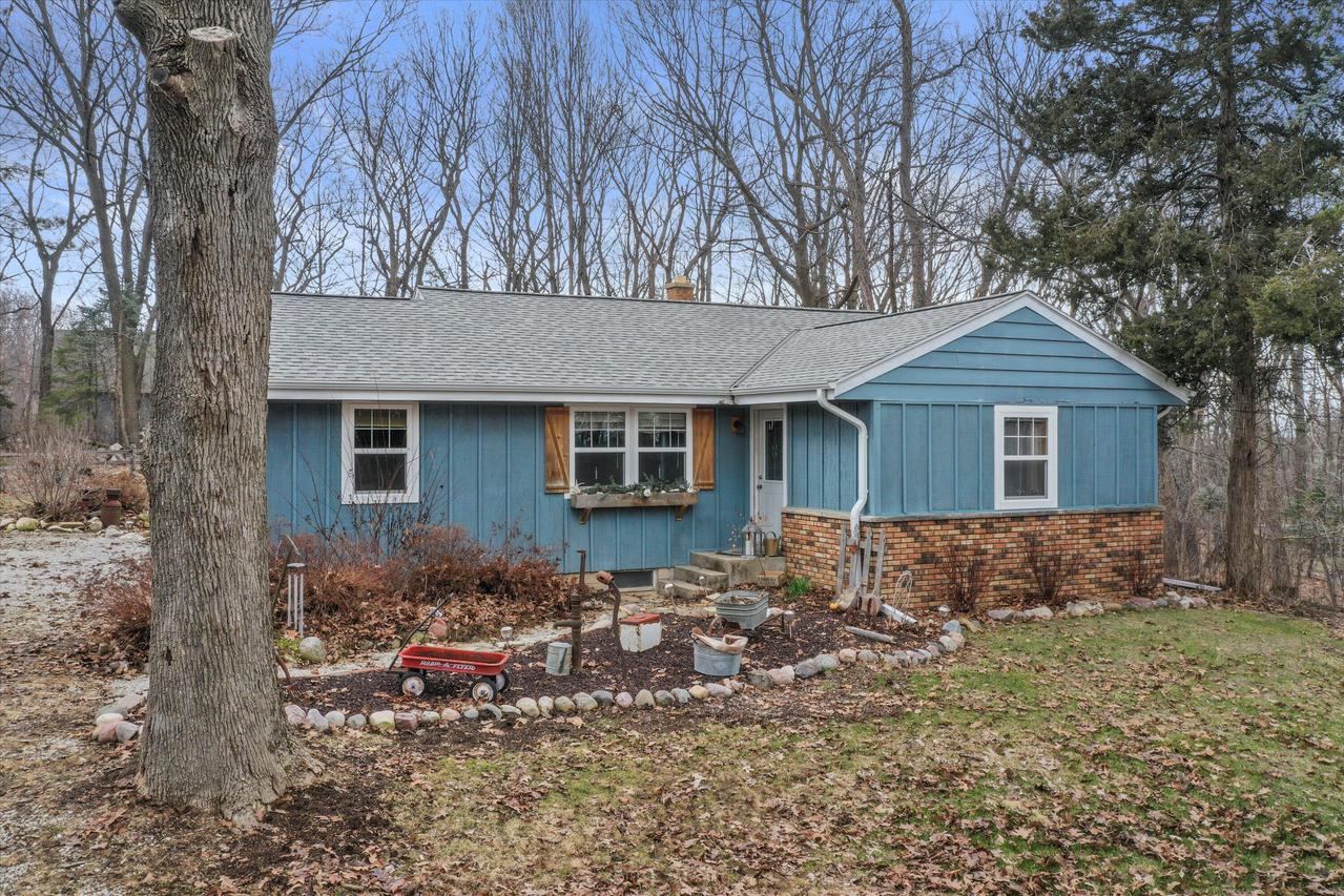 N60W25699 Walnut Rd, Lisbon, WI 53089
