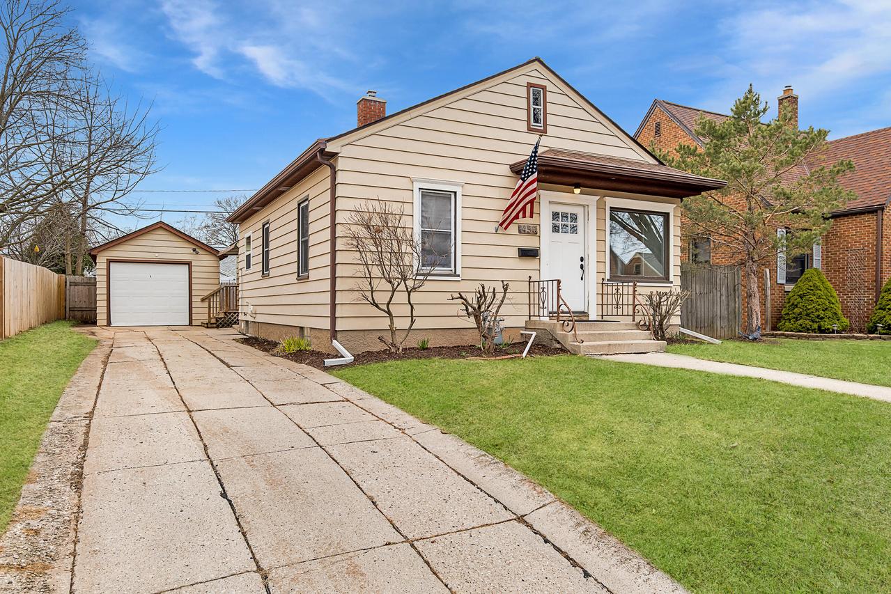 1450 S 20th St, Sheboygan, WI 53081