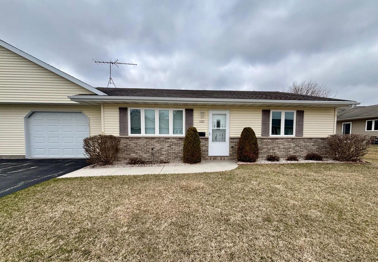 1122 Dewey St, Kiel, WI 53042