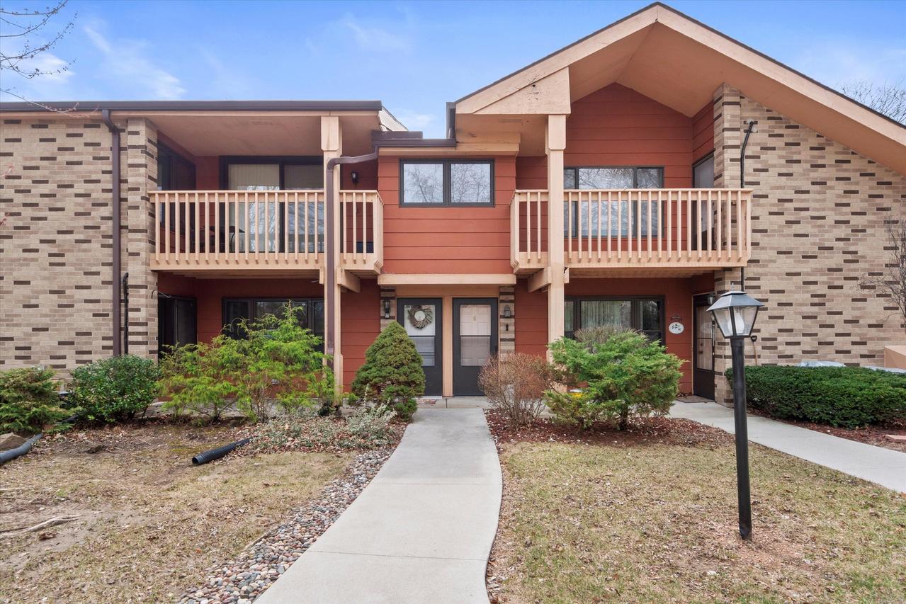 1617 Dover Dr #5, Waukesha, WI 53186