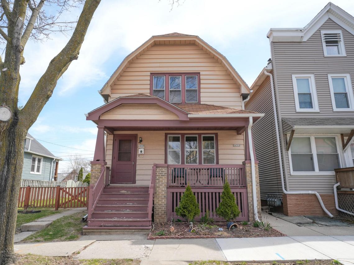 2450 N Dousman St, Milwaukee, WI 53212
