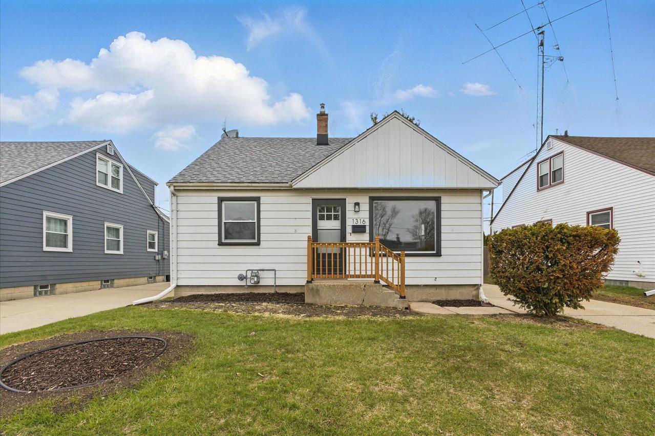 1316 Blake Ave, South Milwaukee, WI 53172