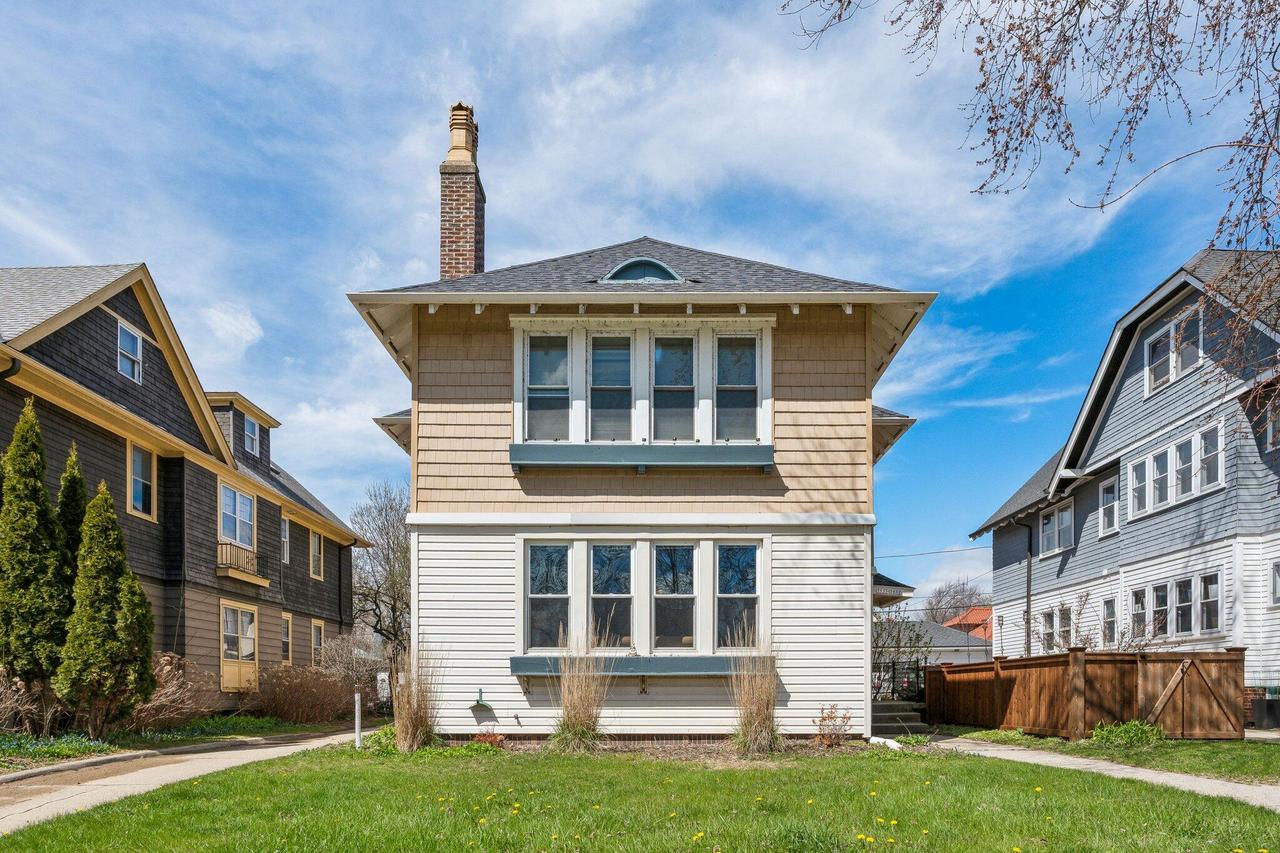 3935 N Downer Ave #3937, Shorewood, WI 53211