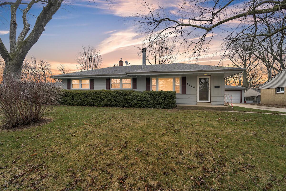 5440 N 24th St, Glendale, WI 53209