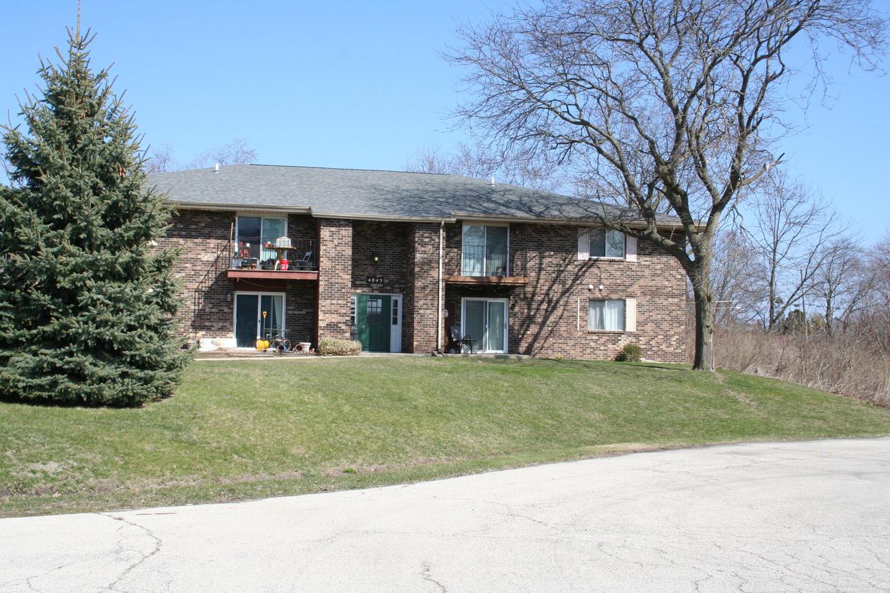 4845 Scotts Way #103, Caledonia, WI 53402