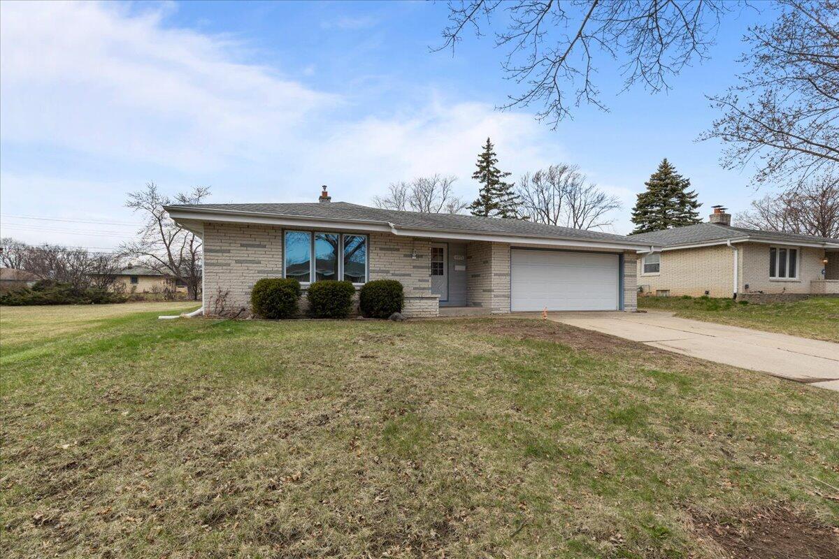 6975 N 85th St, Milwaukee, WI 53224