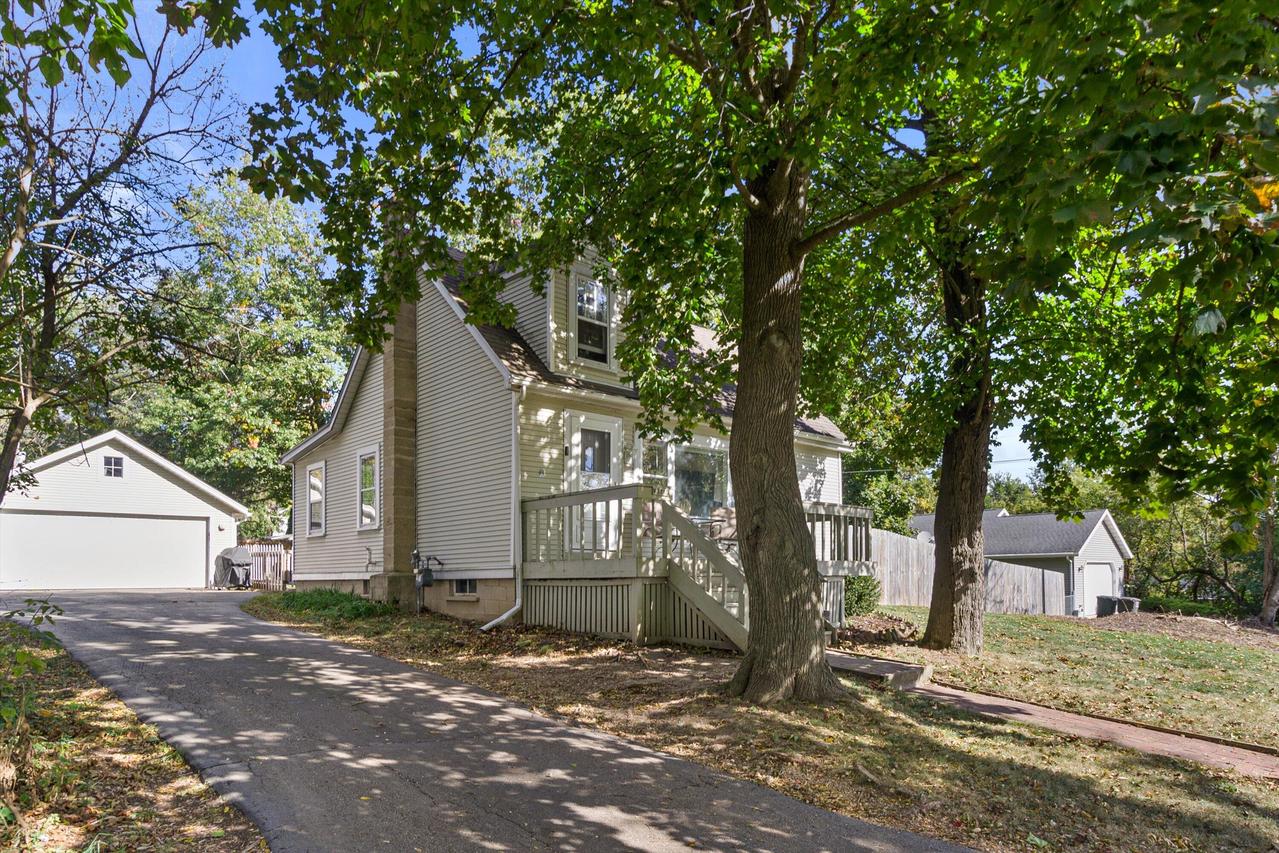 W3780 Cypress Dr, Geneva, WI 53147