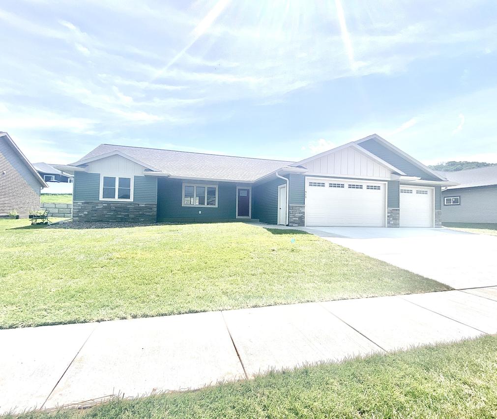 513 Grand Meadow, Holmen, WI 54636