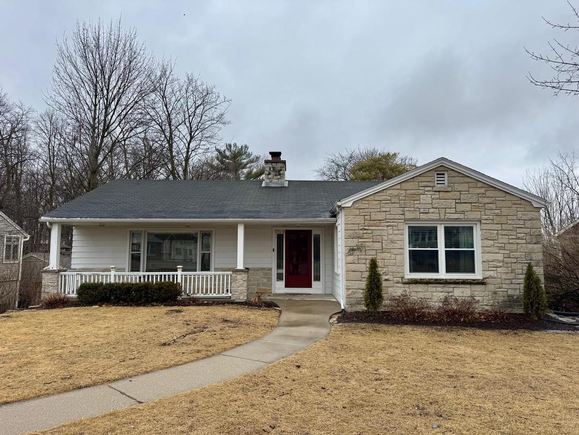 715 N 117th St, Wauwatosa, WI 53226