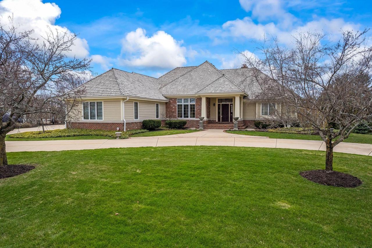 903 N Bluespruce Cir, Hartland, WI 53029