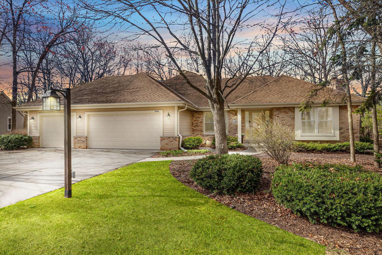 8555 W Blackbird Ct, Franklin, WI 53132