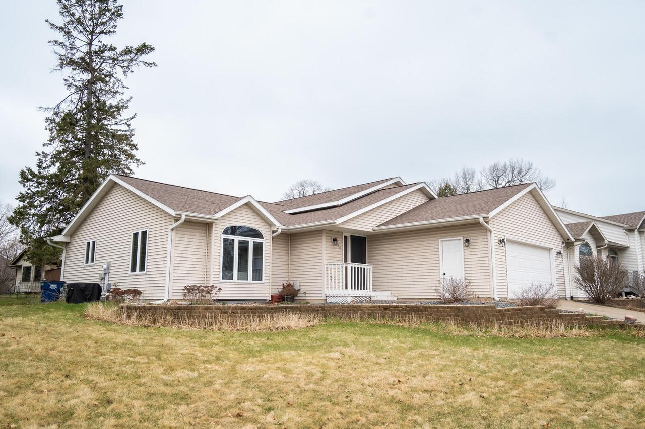 960 11th Ave, Onalaska, WI 54650