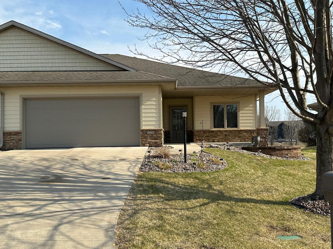 1274 Bentgrass Ct, Onalaska, WI 54650