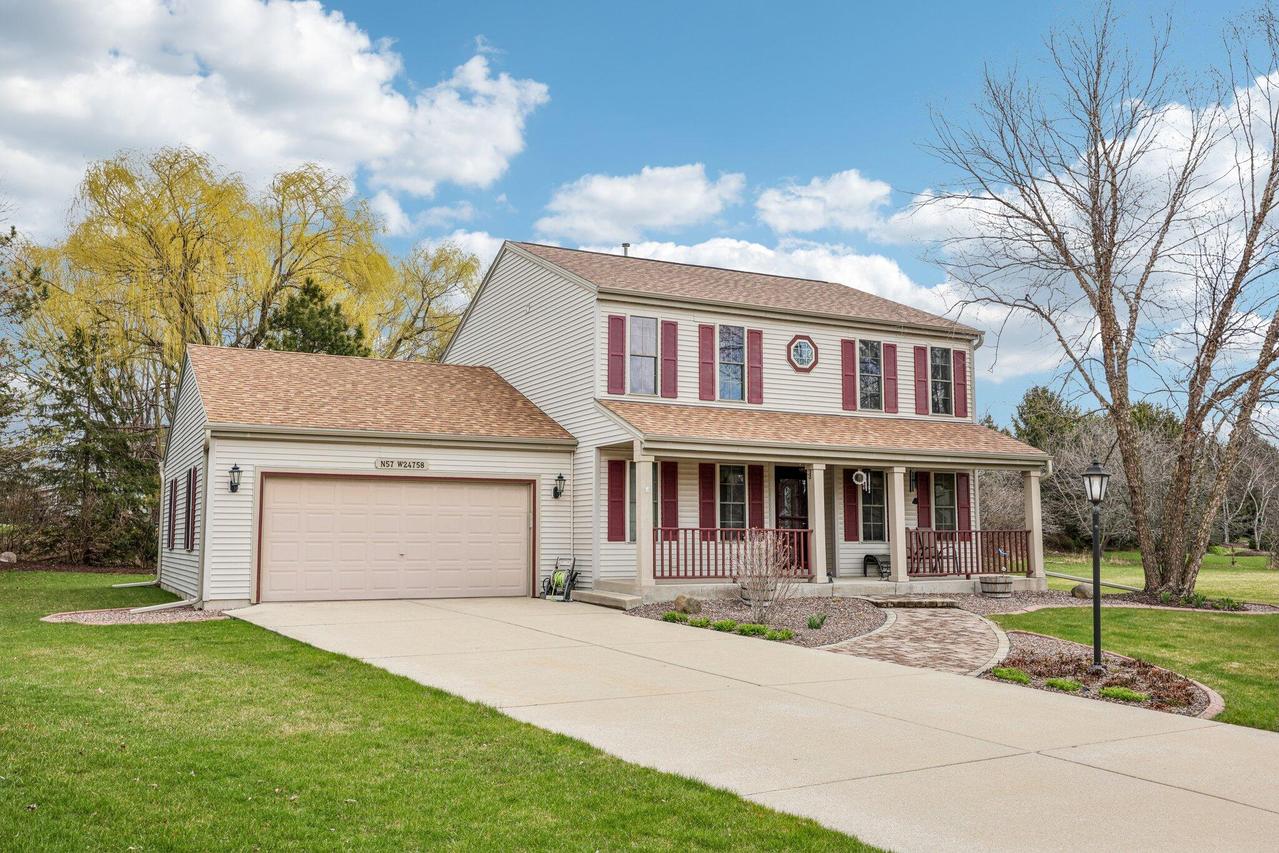 N57W24758 Nighthawk Ct, Sussex, WI 53089