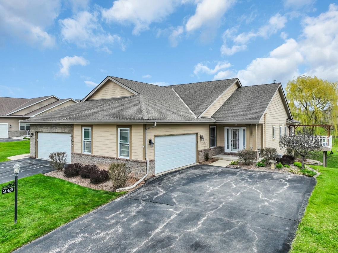 342 Oak Hill, Rochester, WI 53105