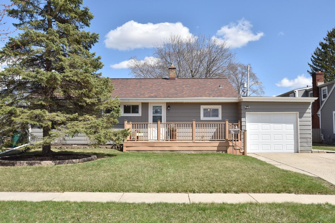 W166N8420 Dardis Ave, Menomonee Falls, WI 53051