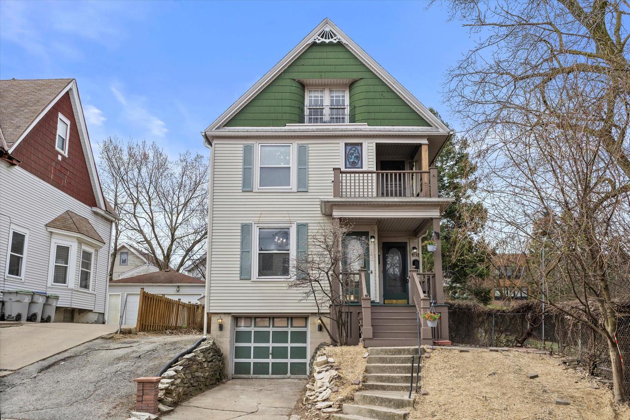 3747 W Miller Ln, Milwaukee, WI 53208