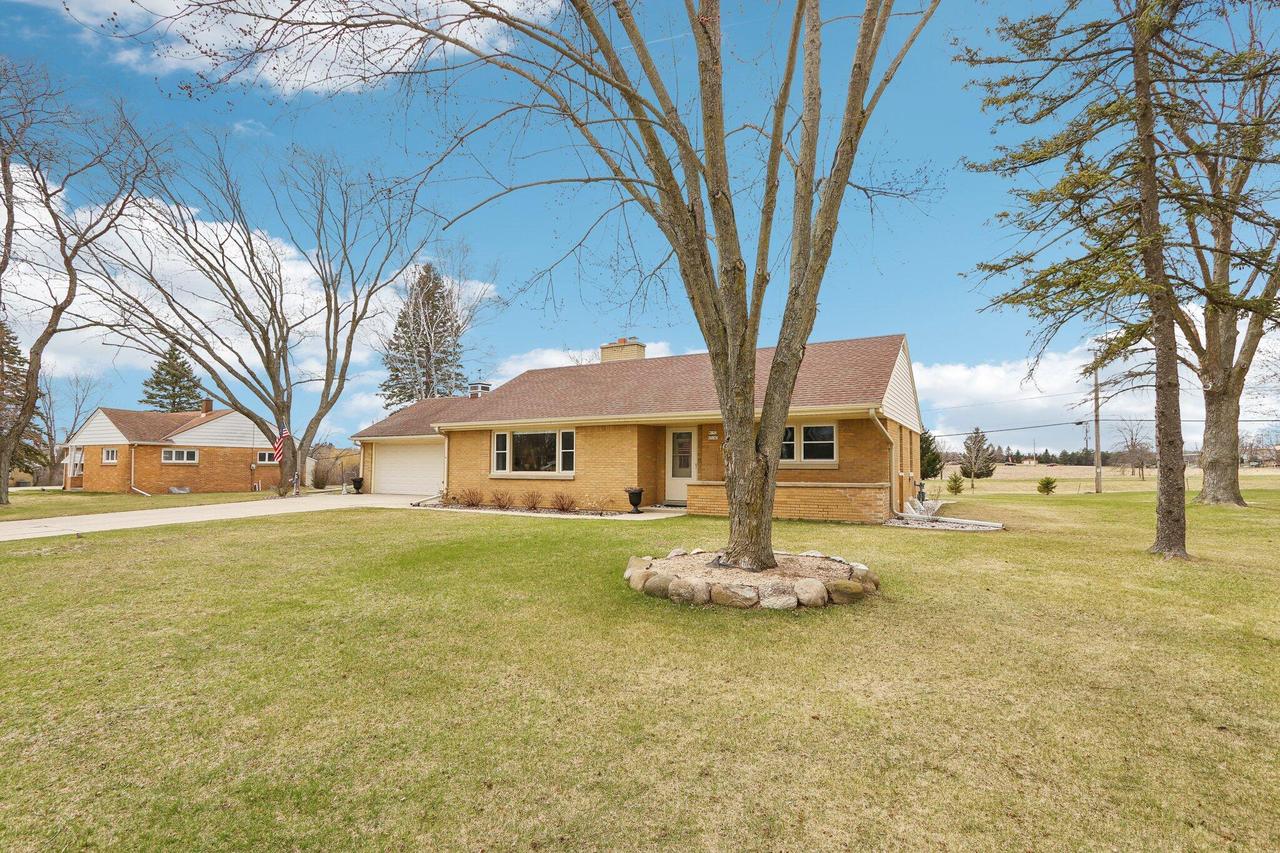 W152N7143 Westwood Dr, Menomonee Falls, WI 53051