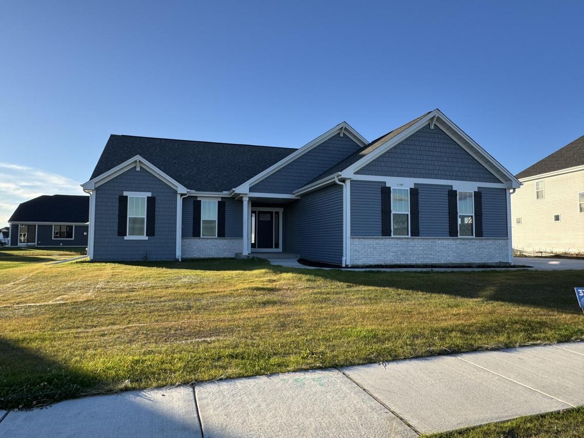 1700 Whalen Dr, Oconomowoc, WI 53066