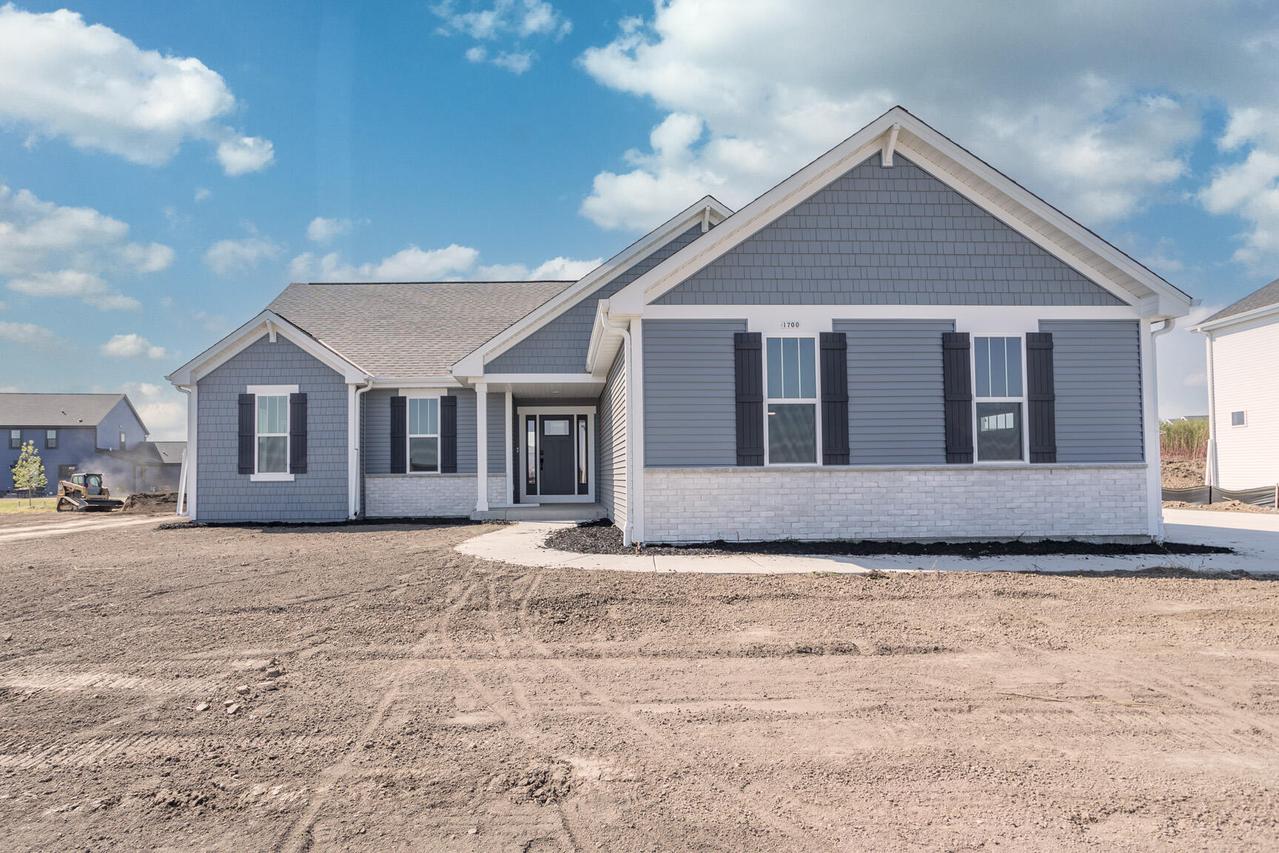 1700 Whalen Dr, Oconomowoc, WI 53066