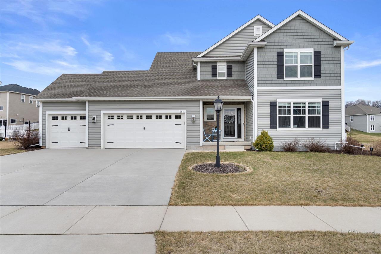 1698 Willow Dr, Port Washington, WI 53074