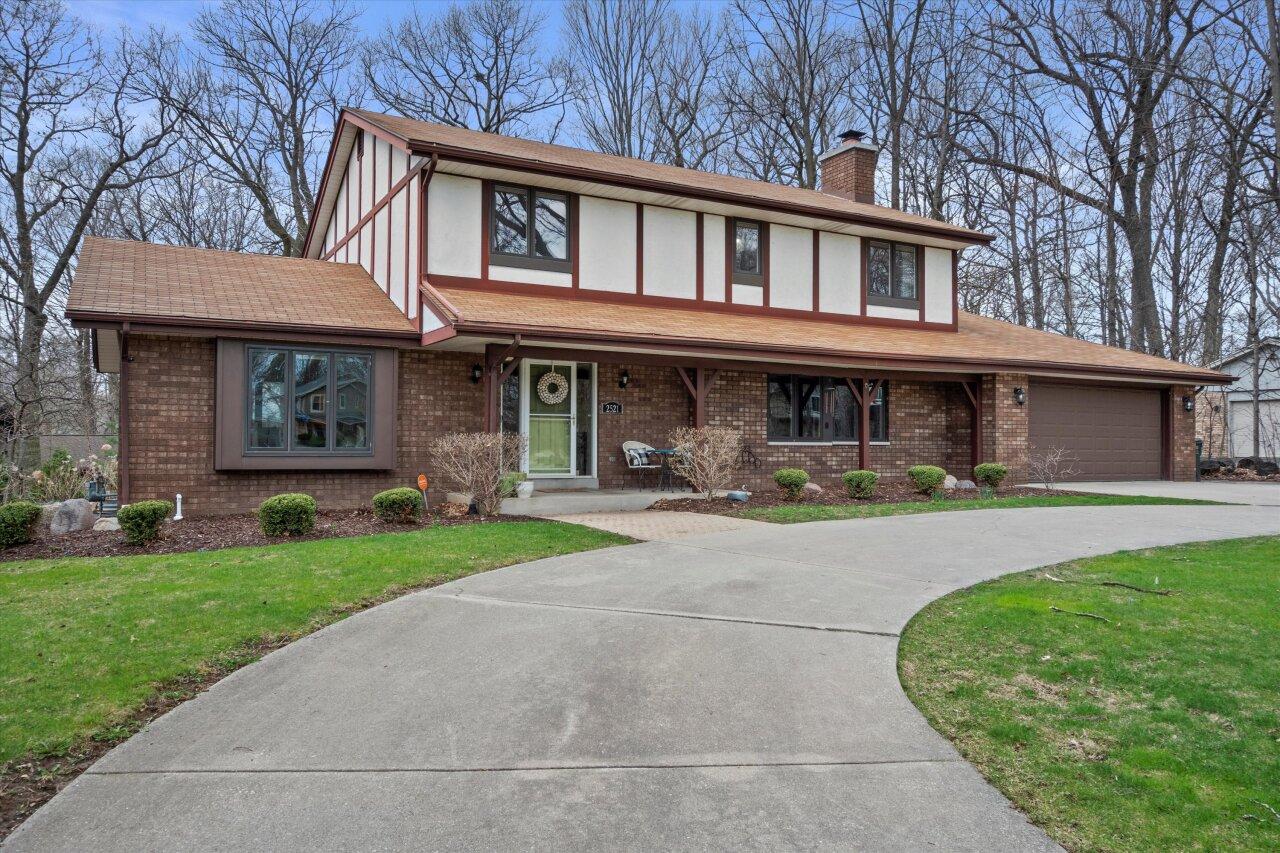 2521 W Wending Dr, Glendale, WI 53209
