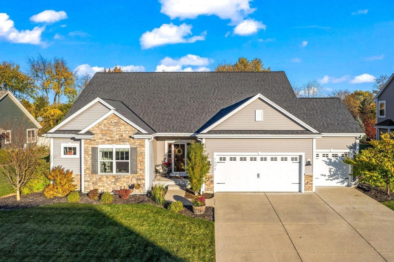 1277 Niagara Rd, Oconomowoc, WI 53066