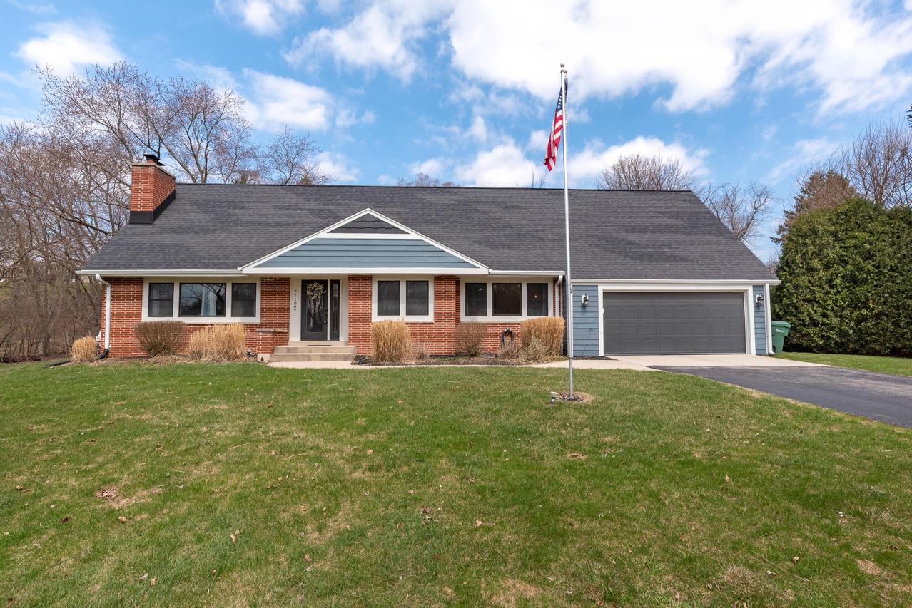 7710 Parkview Rd, Greendale, WI 53129