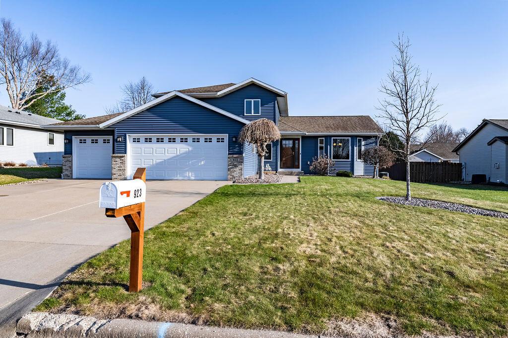 923 Garden Pl, Onalaska, WI 54650