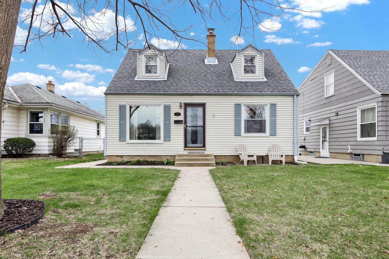 3329 N 88th St, Milwaukee, WI 53222