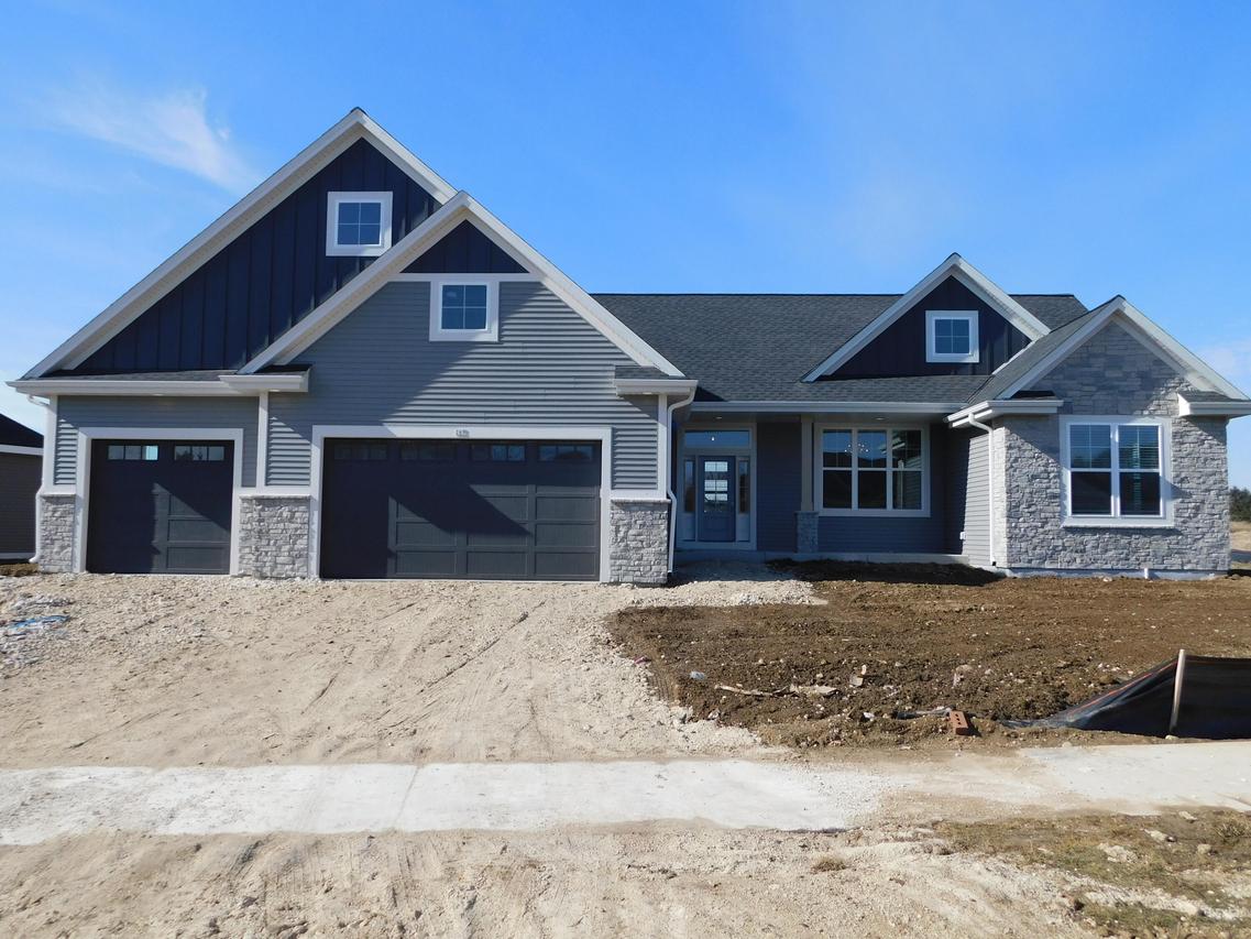 269 Candleberry Ln, Grafton, WI 53024