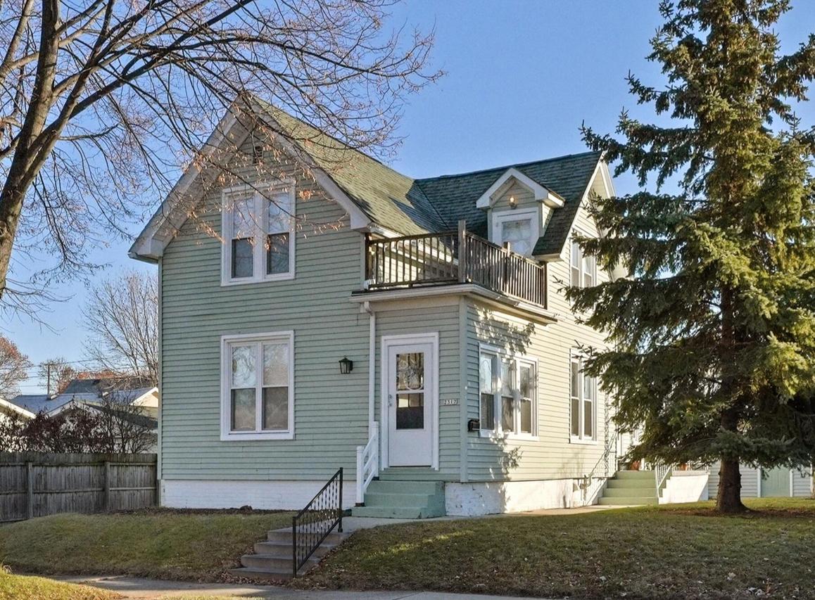 2317 S 9th St, Sheboygan, WI 53081