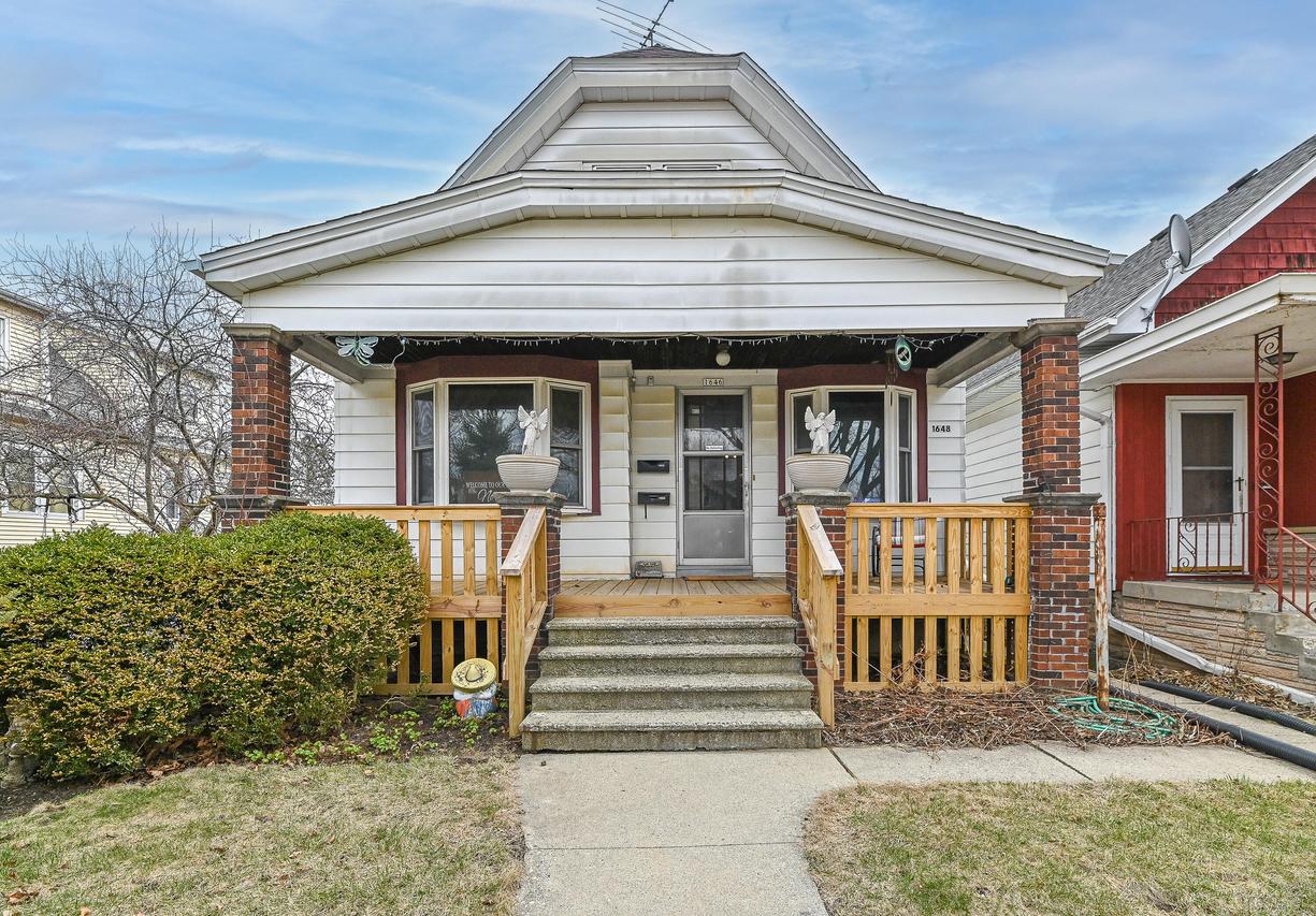 1646 S 82nd St #1648, West Allis, WI 53214