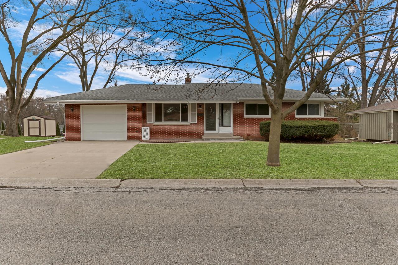 5403 Olympia Dr, Greendale, WI 53129