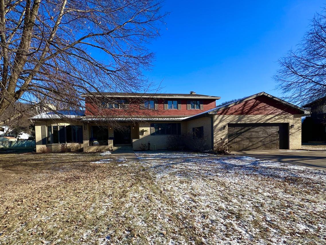 339 S 28th St, La Crosse, WI 54601