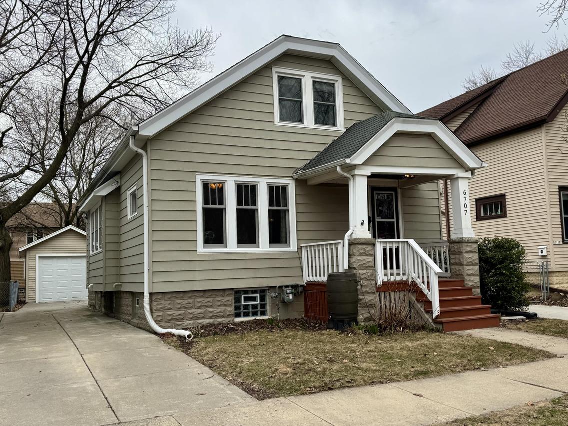 6707 Vista Ave, Wauwatosa, WI 53213