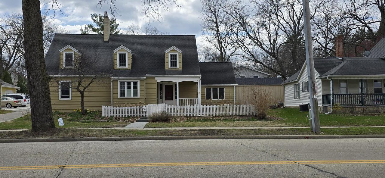 465 W Chestnut St, Burlington, WI 53105