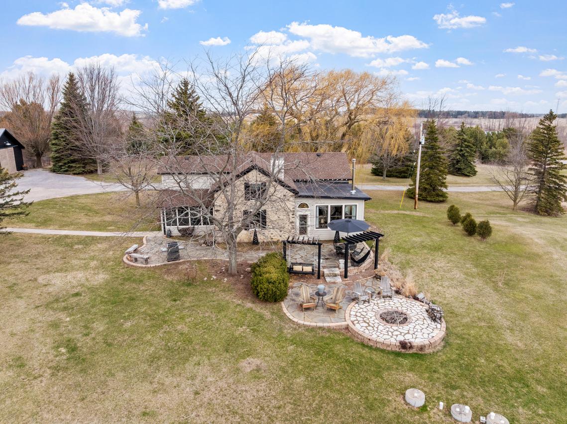 7190 Hilly Ln, Belgium, WI 53013