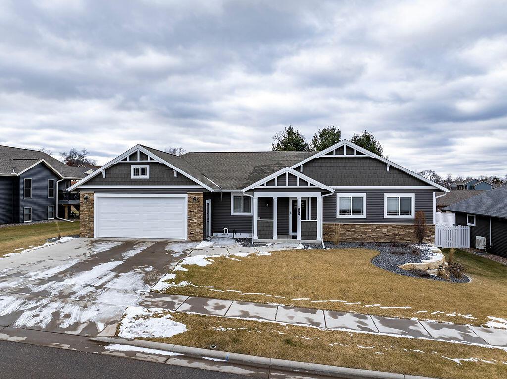 612 Grand Meadow, Holmen, WI 54636