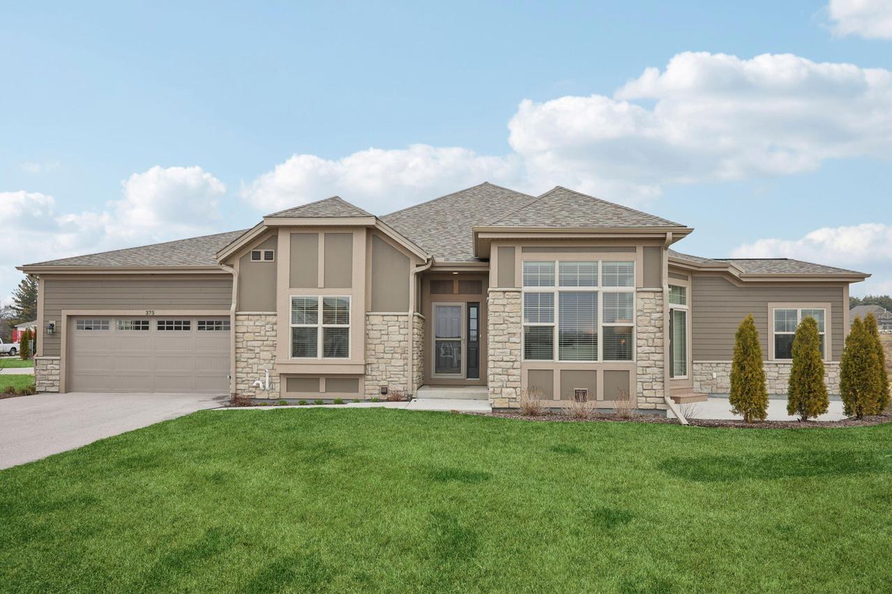 375 Standing Stone Dr, Waukesha, WI 53189