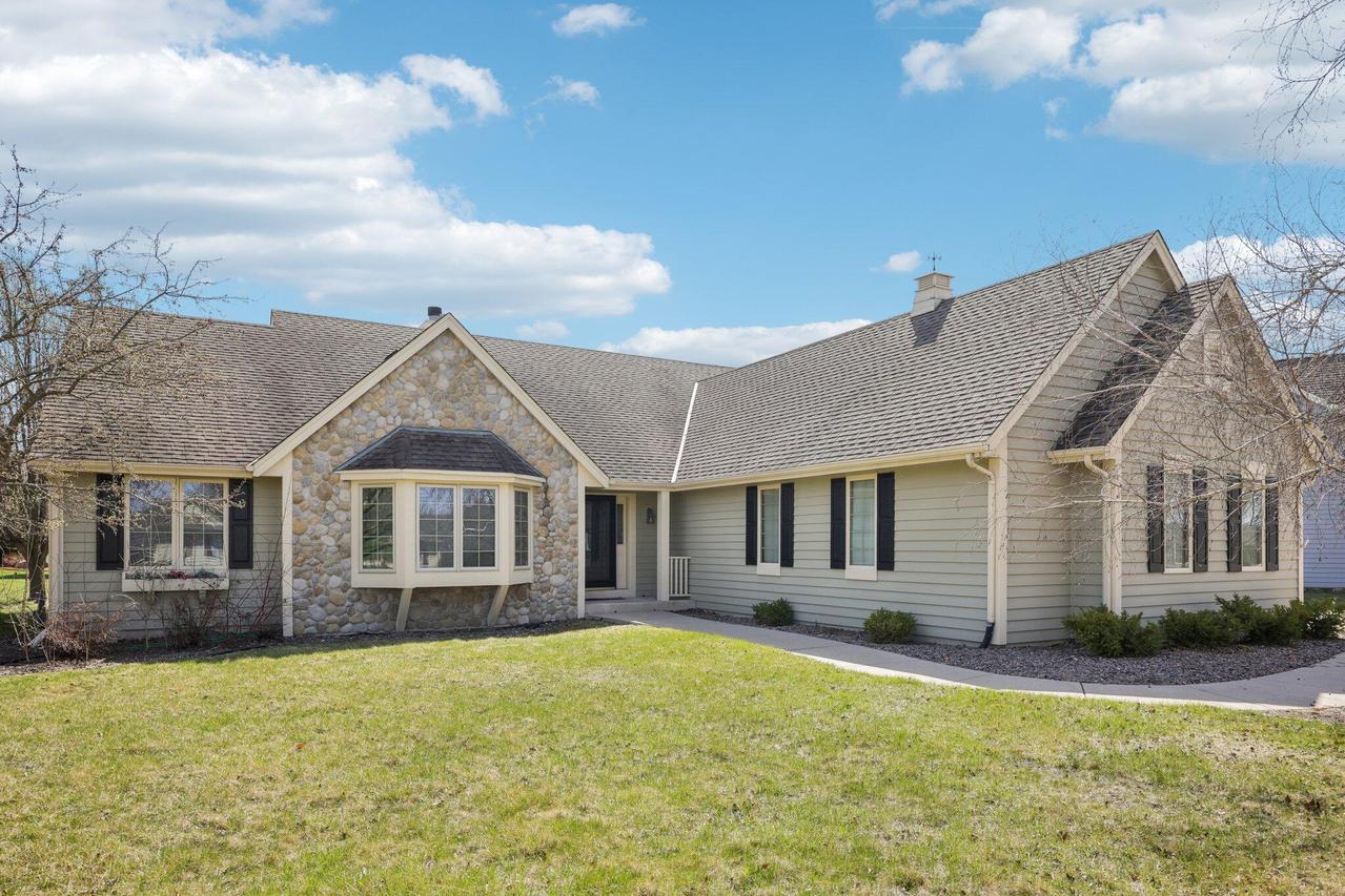 1617 Legend Cir, Waukesha, WI 53189
