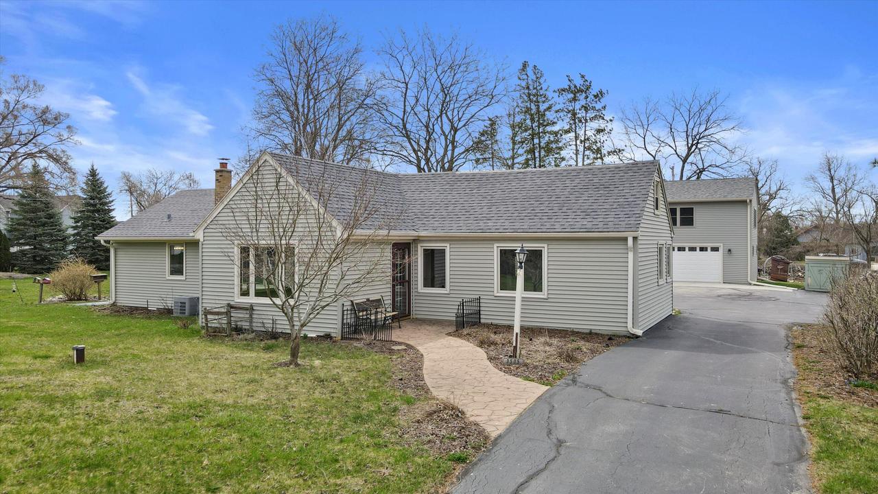 3505 4 Mile Rd, Caledonia, WI 53404