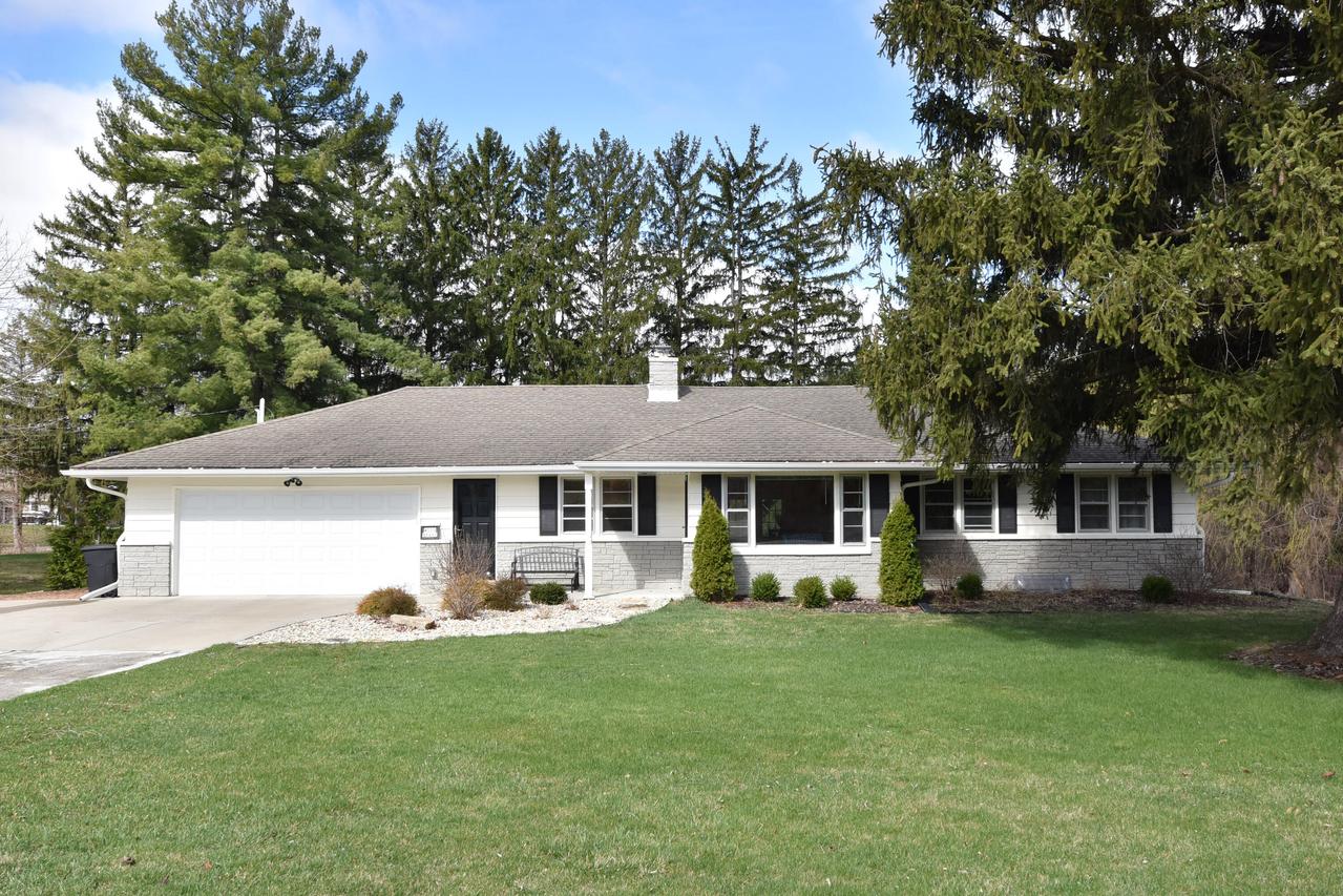 W220N5423 Town Line Rd, Lisbon, WI 53089