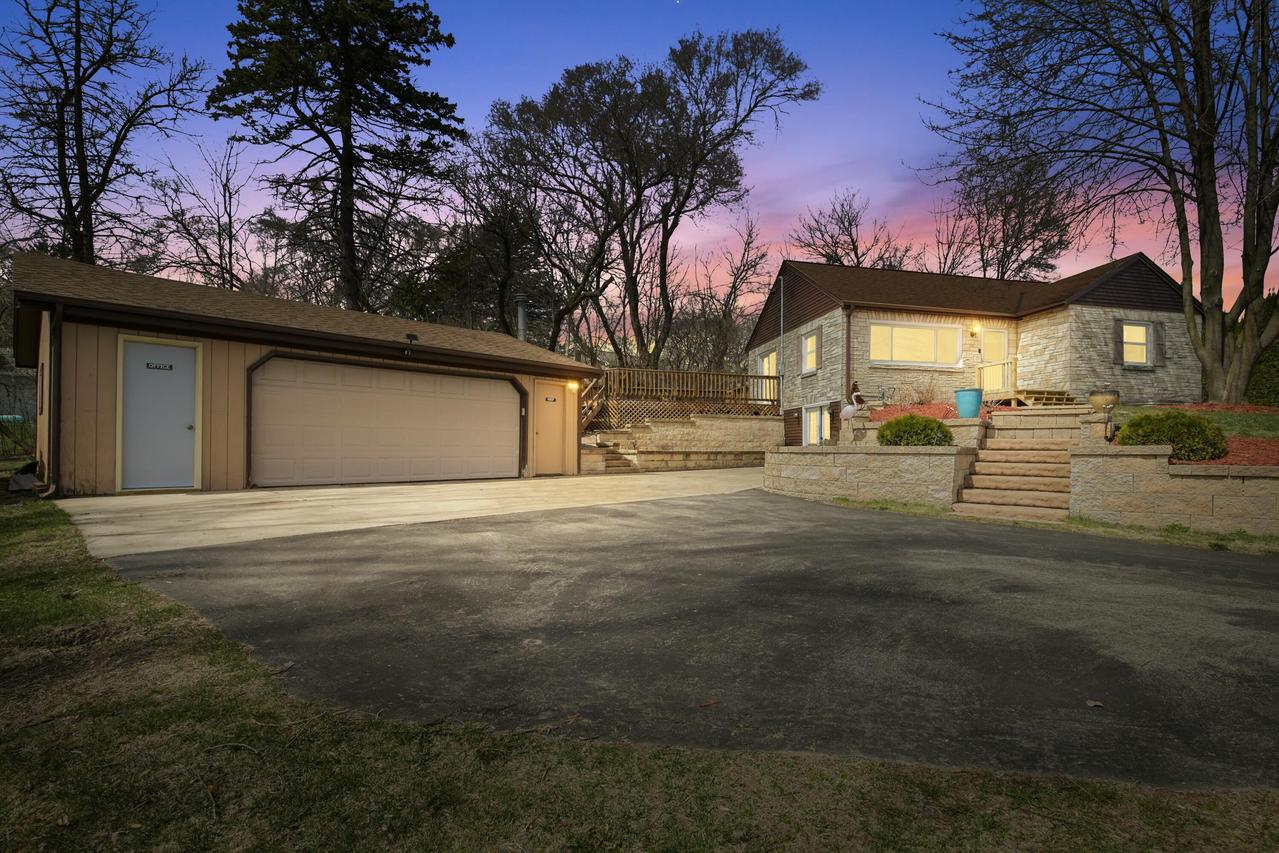 W194S7343 Richdorf Dr, Muskego, WI 53150