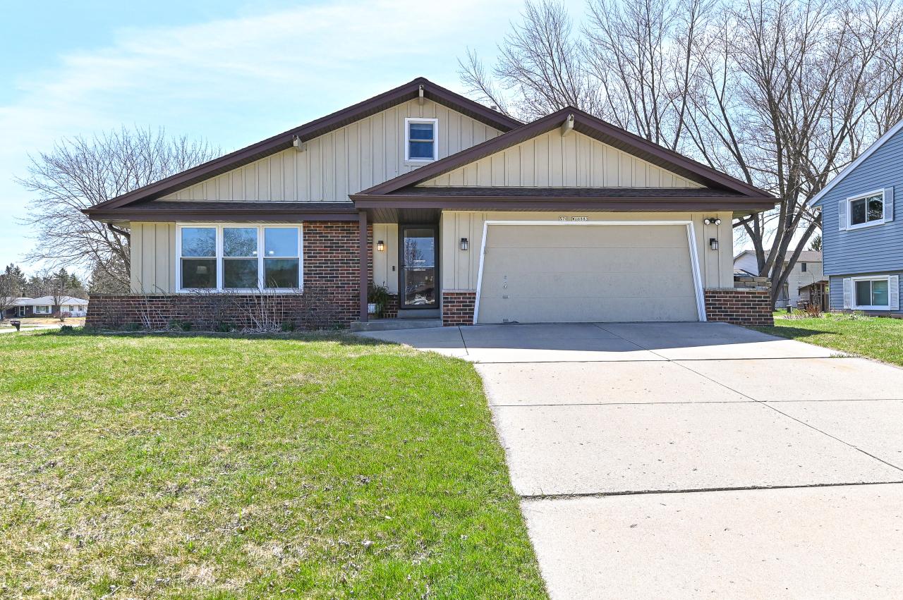 S70W16883 Hedgewood Dr, Muskego, WI 53150