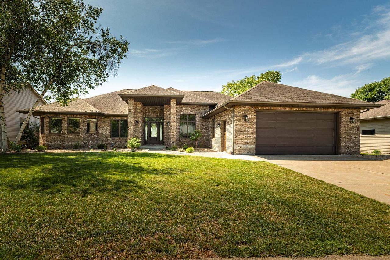 1910 Evenson Dr, Onalaska, WI 54650