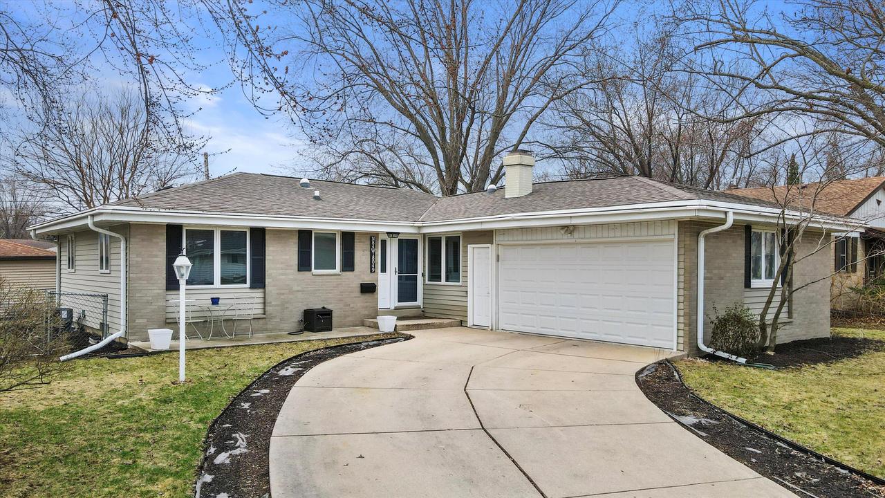 N84W18049 Lawrence Ave, Menomonee Falls, WI 53051