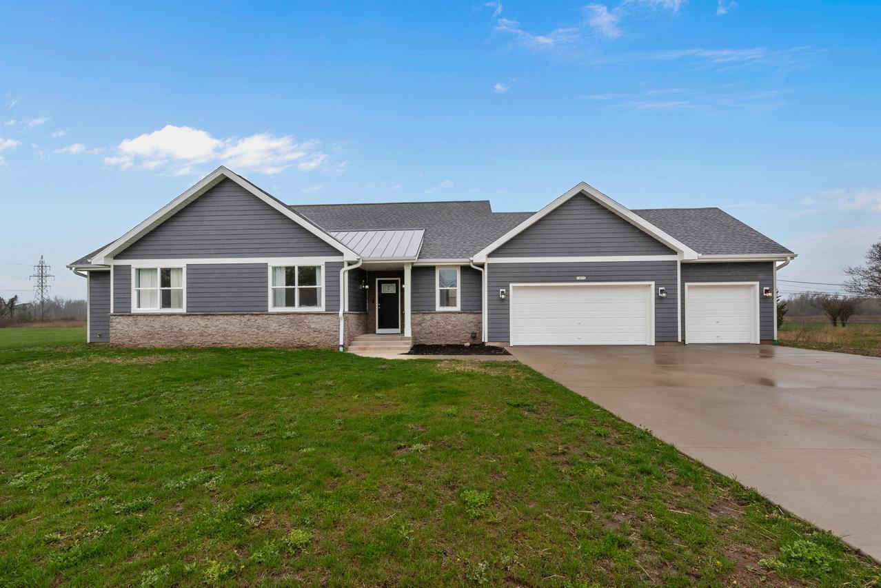 10835 S 10th Ave, Oak Creek, WI 53154
