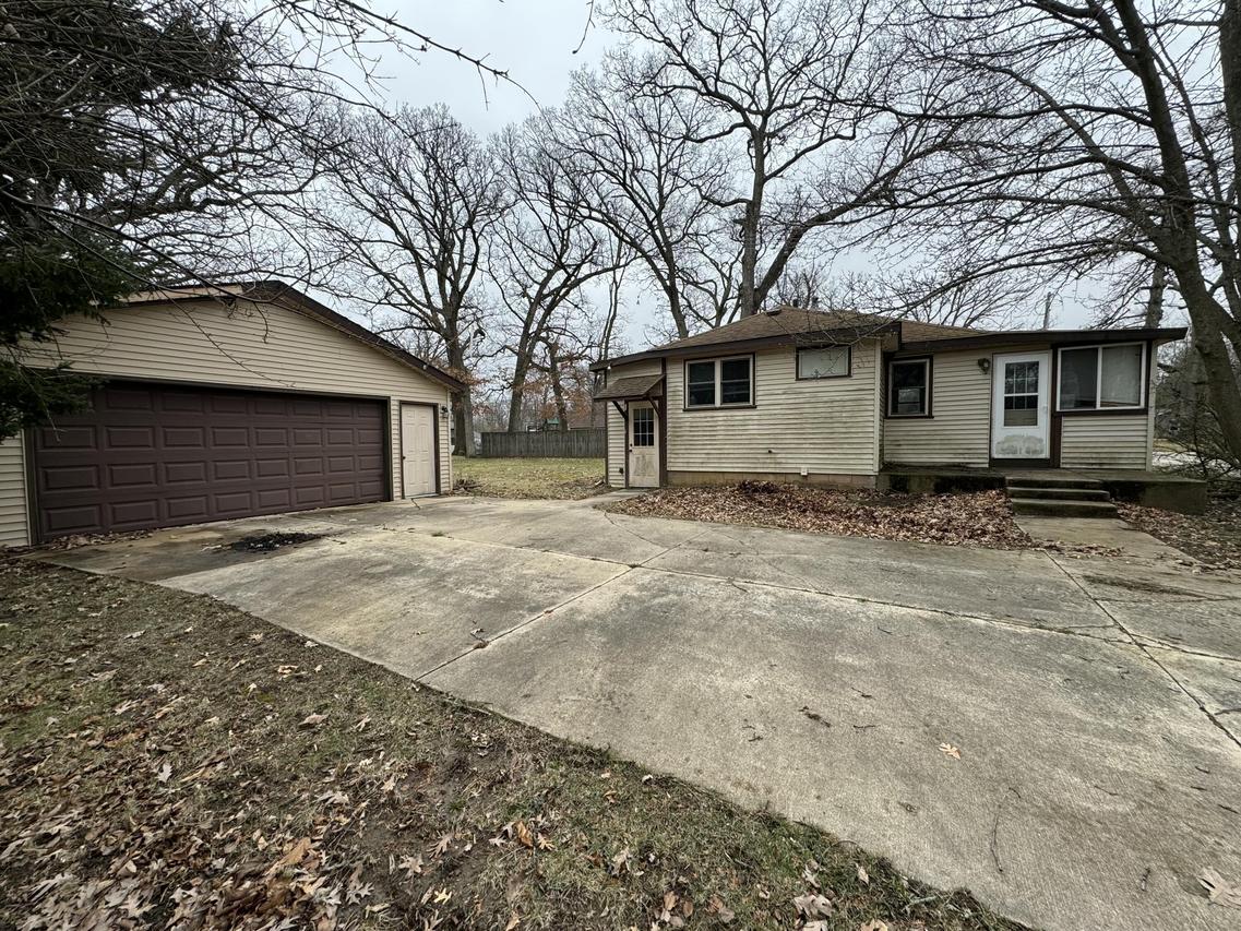 N1226 Birch Dr, Bloomfield, WI 53128